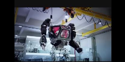 Avatar-style S. Korean manned robot takes first baby steps