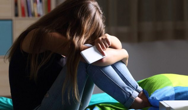 Night phone use makes teenagers depressed